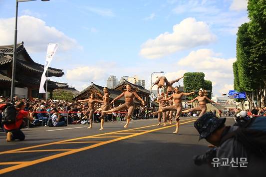 수천 관객이 모인 정조대왕화산능행차와 수원시민의 날 행사